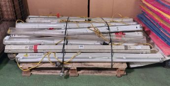 Approx 20x 110V industrial light fittings