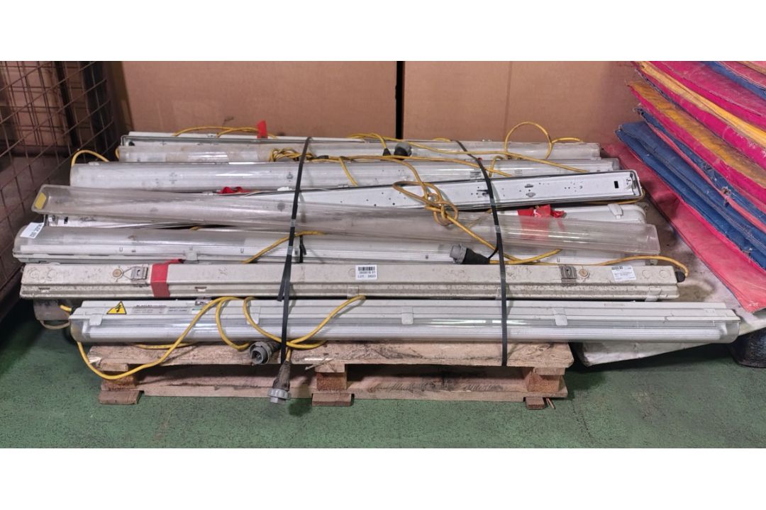 Approx 20x 110V industrial light fittings - Image 1 of 5