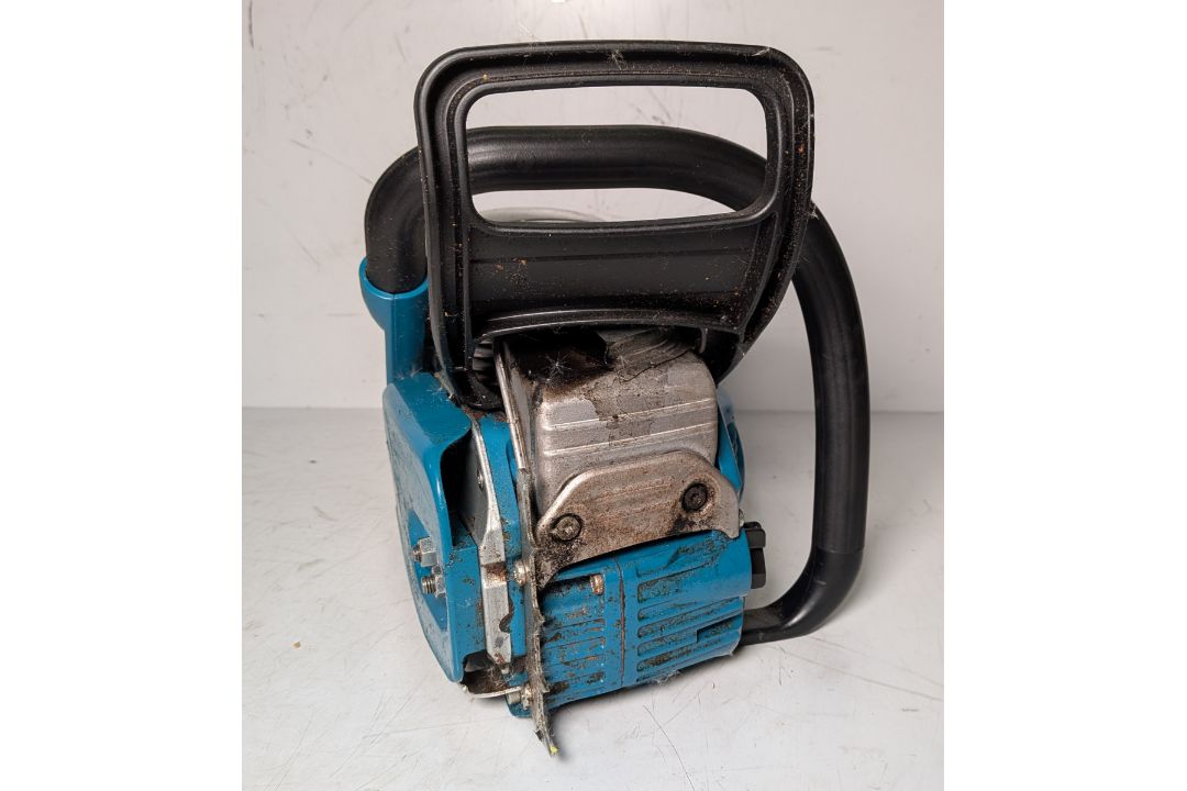 Makita DCS5000 Professional 50cc petrol chainsaw in carry case - BARE UNIT ONLY - Image 6 of 10