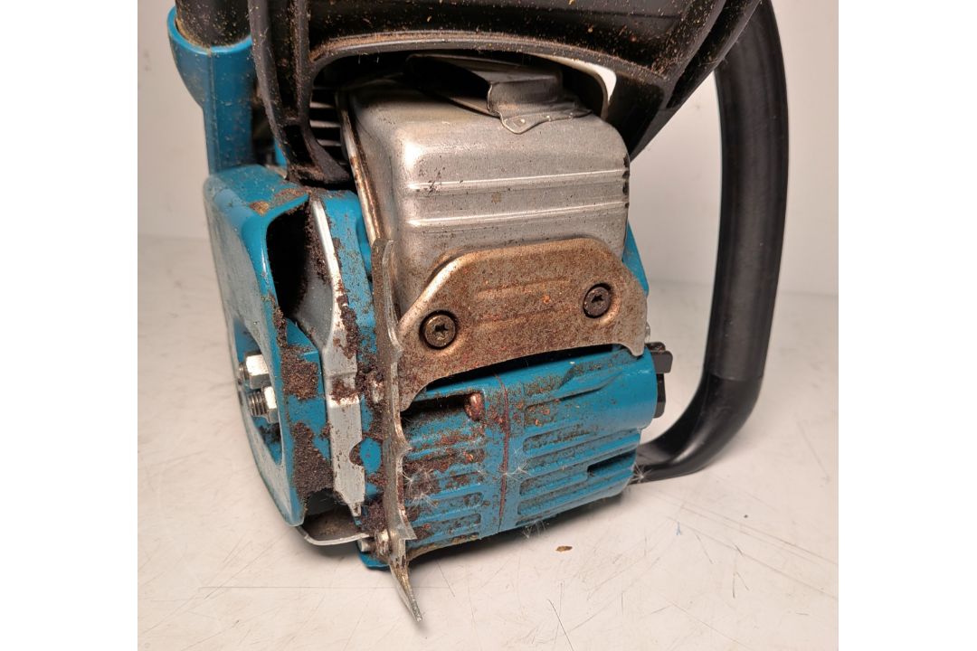 Makita DCS5000 Professional 50cc petrol chainsaw in carry case - BARE UNIT ONLY - Image 5 of 8