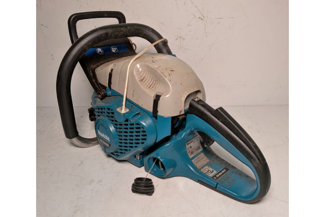 Makita DCS5000 Professional 50cc petrol chainsaw in carry case - BARE UNIT ONLY - Image 1 of 11
