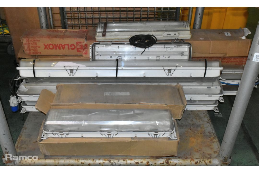 Mixed size and make fluorescent batten light fittings - Image 1 of 6