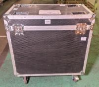 Black/silver empty flightcase with wheels - W 840 x D 460 x H 870mm