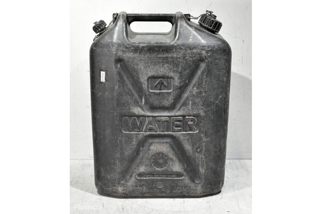21x Plastic water jerry cans - 20L - SPARES OR REPAIRS - Image 2 of 4