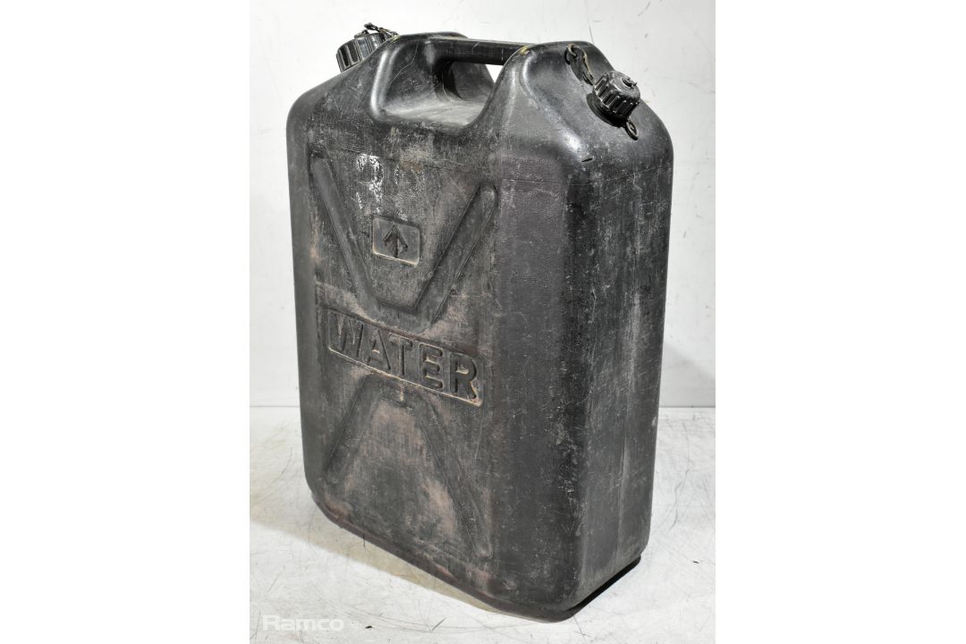 21x Plastic water jerry cans - 20L - SPARES OR REPAIRS - Image 4 of 4