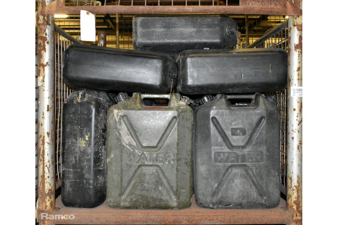 21x Plastic water jerry cans - 20L - SPARES OR REPAIRS - Image 1 of 4