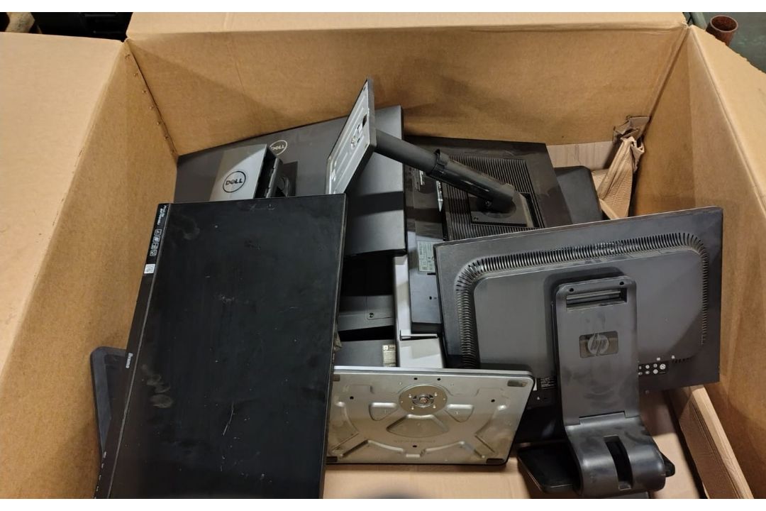 3x pallet sized boxes of computer monitors of mixed makes, sizes - approx. 20 per box - Image 16 of 23