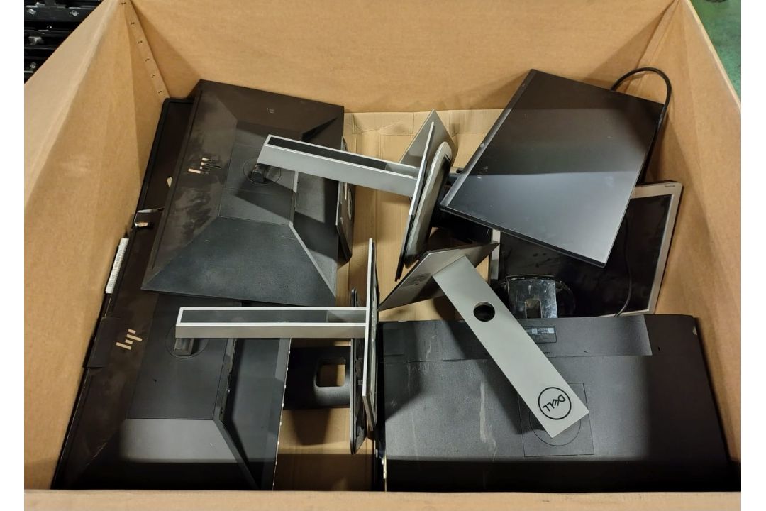 3x pallet sized boxes of computer monitors of mixed makes, sizes - approx. 20 per box - Image 5 of 23