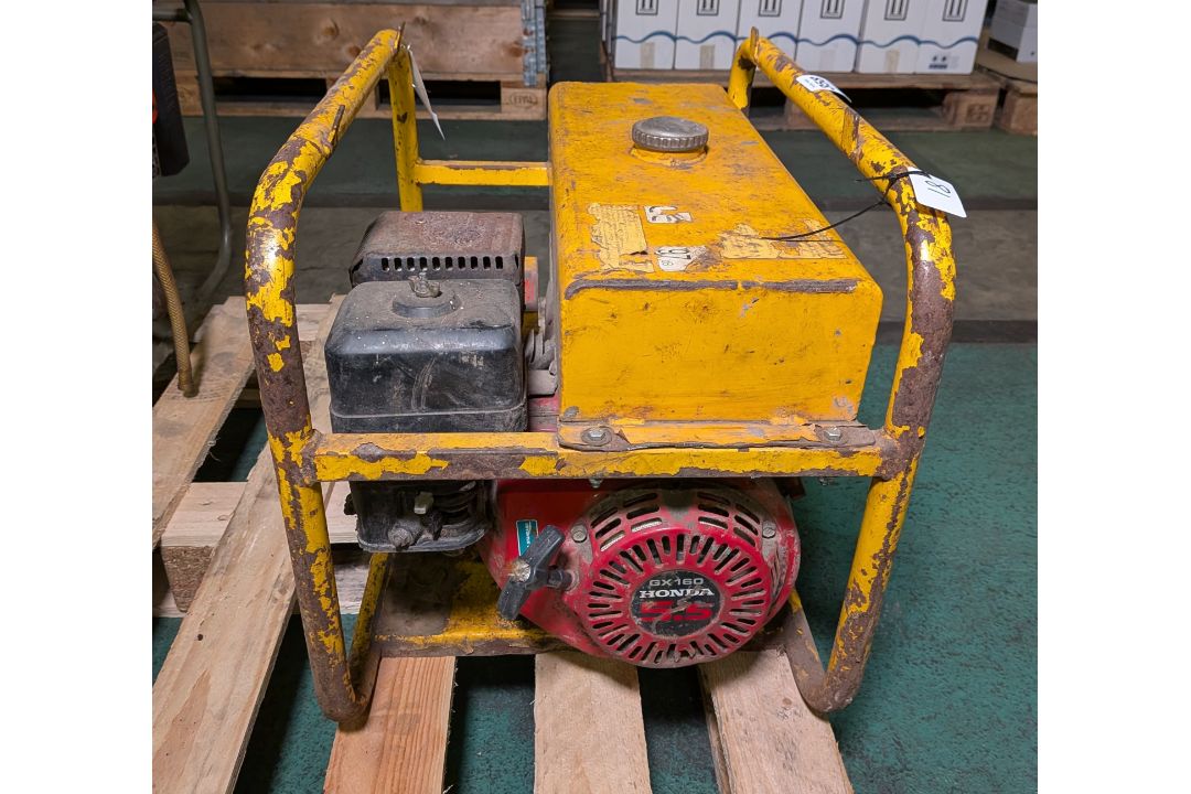 Hilti portable 5.5HP petrol generator - 2x 16A outputs - W 600 x D 410 x H 470mm - Image 2 of 8