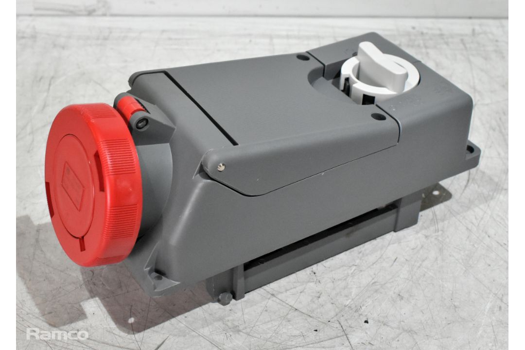 Various interlocked switch sockets - mixed voltages and sizes - Image 6 of 11