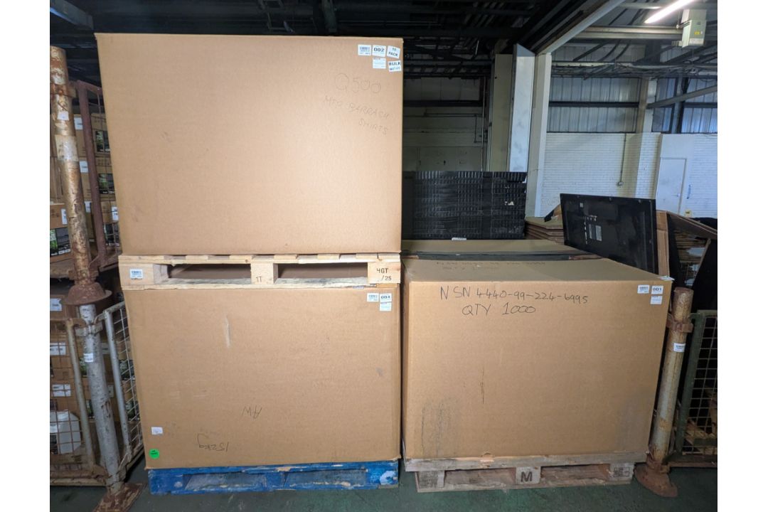 3x pallet sized boxes of computer monitors of mixed makes, sizes - approx. 20 per box - Image 21 of 23