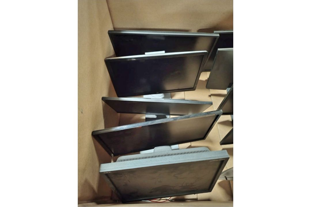 3x pallet sized boxes of computer monitors of mixed makes, sizes - approx. 20 per box - Image 20 of 23