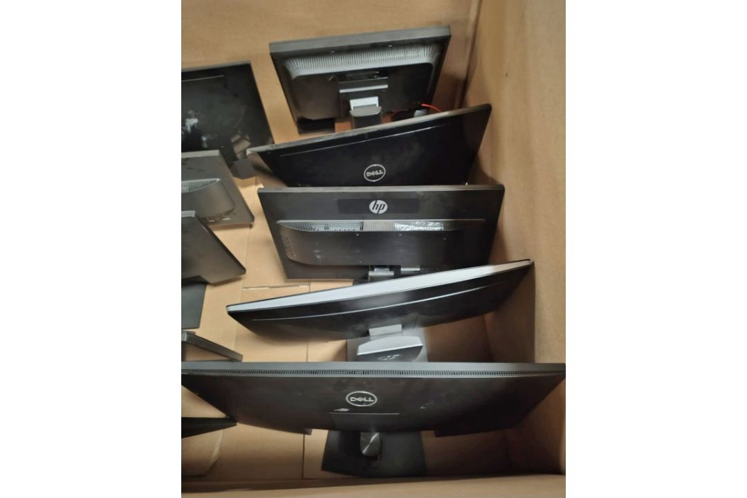 3x pallet sized boxes of computer monitors of mixed makes, sizes - approx. 20 per box - Image 9 of 23