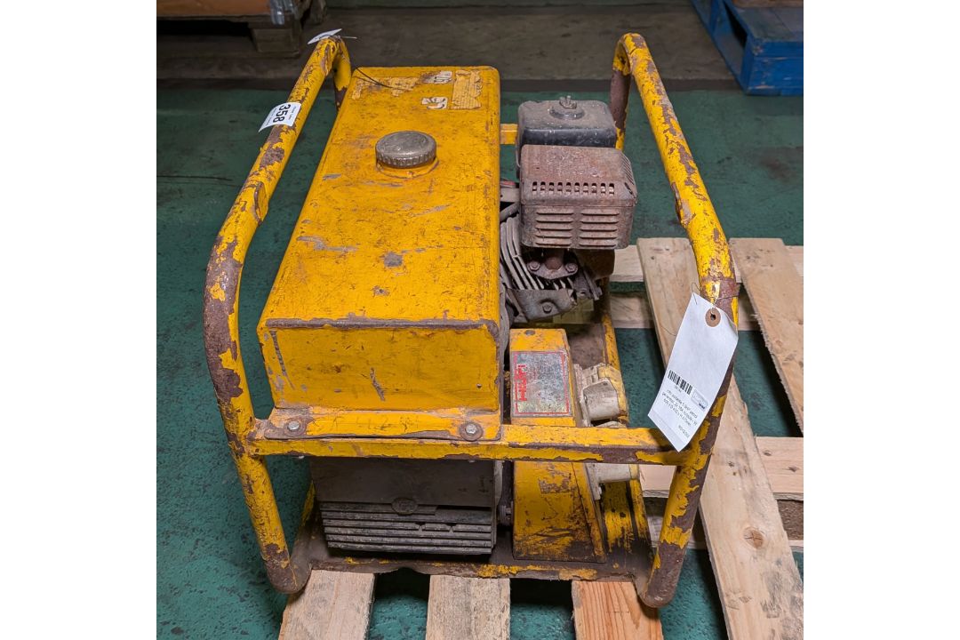 Hilti portable 5.5HP petrol generator - 2x 16A outputs - W 600 x D 410 x H 470mm - Image 8 of 8