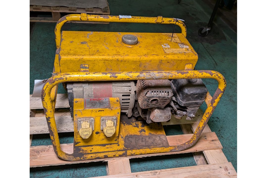 Hilti portable 5.5HP petrol generator - 2x 16A outputs - W 600 x D 410 x H 470mm - Image 1 of 8