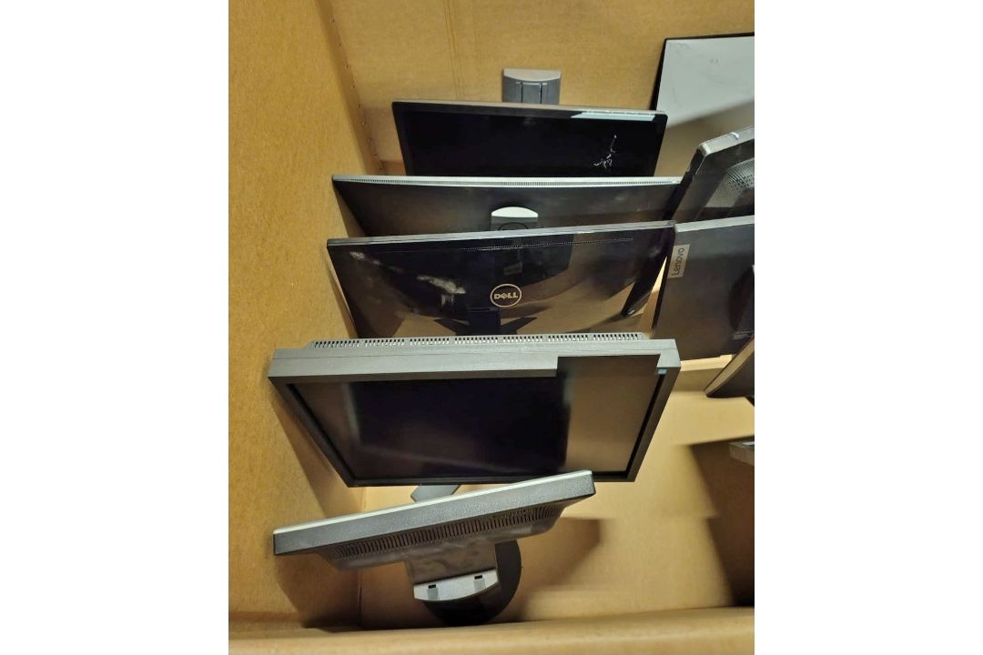 3x pallet sized boxes of computer monitors of mixed makes, sizes - approx. 20 per box - Image 18 of 23