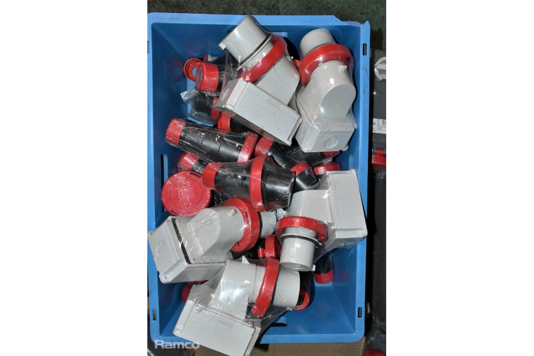 Various interlocked switch sockets - mixed voltages and sizes - Image 4 of 11