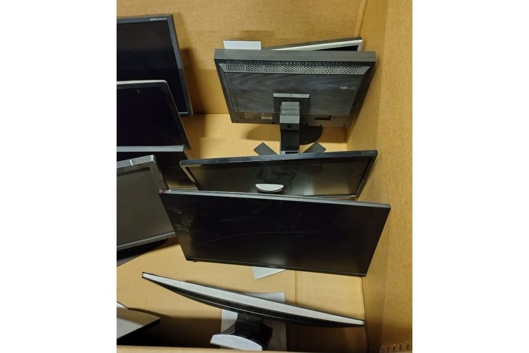3x pallet sized boxes of computer monitors of mixed makes, sizes - approx. 20 per box - Image 14 of 23