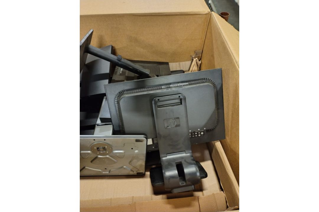 3x pallet sized boxes of computer monitors of mixed makes, sizes - approx. 20 per box - Image 12 of 23
