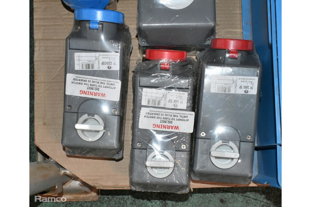 Various interlocked switch sockets - mixed voltages and sizes - Image 3 of 11