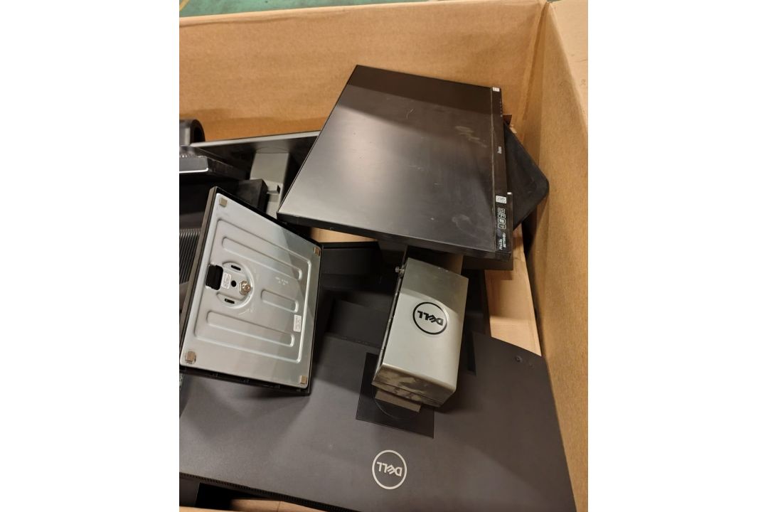 3x pallet sized boxes of computer monitors of mixed makes, sizes - approx. 20 per box - Image 15 of 23