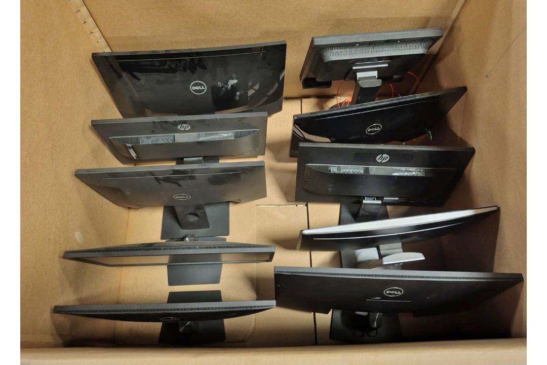 3x pallet sized boxes of computer monitors of mixed makes, sizes - approx. 20 per box - Image 23 of 23