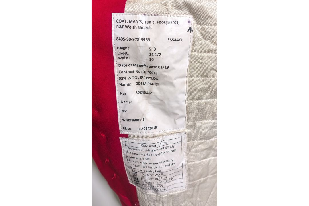 15x Men's footguards grenadier guards red tunic - mixed sizes - in need of repair - Image 6 of 11