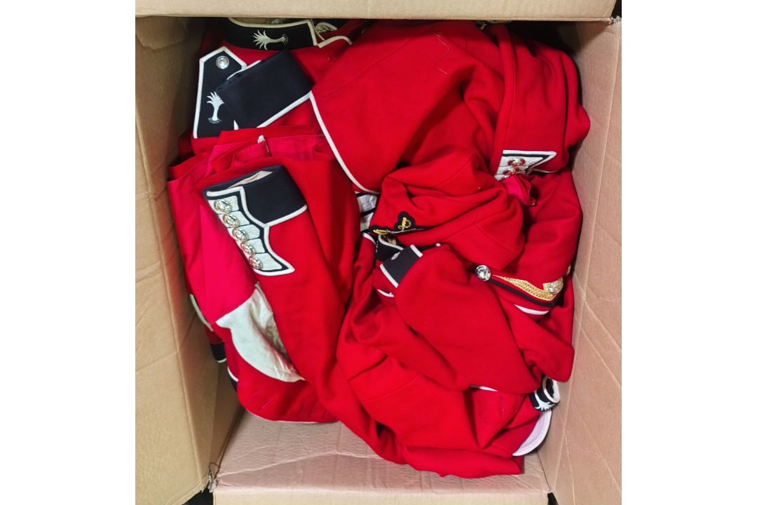 15x Men's footguards grenadier guards red tunic - mixed sizes - in need of repair - Image 11 of 11
