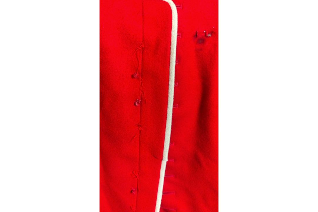 15x Men's footguards grenadier guards red tunic - mixed sizes - in need of repair - Image 4 of 11