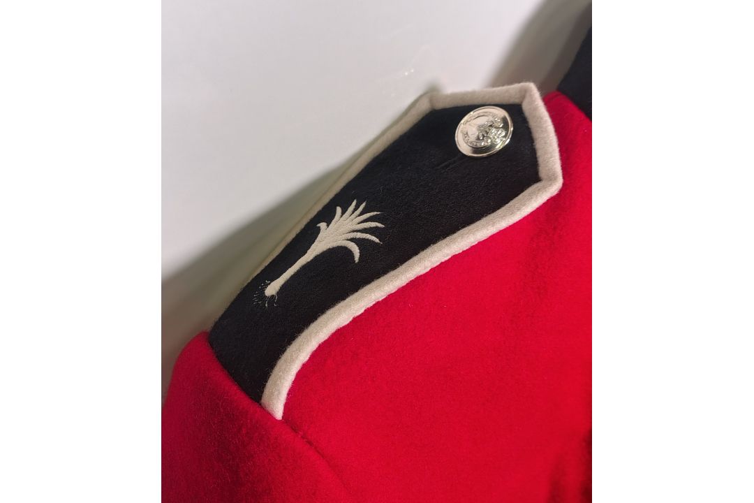 15x Men's footguards grenadier guards red tunic - mixed sizes - in need of repair - Image 8 of 11