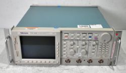 Tektronix TDS 540C four channel digitizing oscilloscope with InstaVu acquisition 500 MHz 2 GS/s