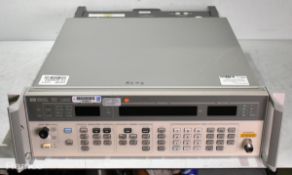 Hewlett Packard 8657B Signal generator, 0.1-2060 MHz - W 480 x D 620 x H 130mm