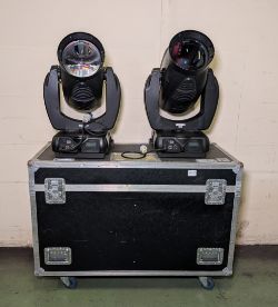 2x Philips Vari-Lite VL3500 wash moving head lighting fixture with 4x hook clamps within case