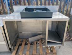 Stainless steel counter top - W 1365 x D 765 x H 1095mm