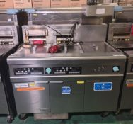 Frymaster FMRE217CSC (SN: 1707NI0016) 3 door stainless steel twin tank quad basket electric fryer
