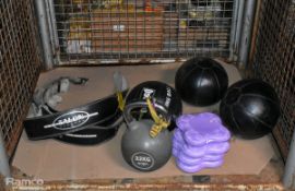 Assortment of gym equipment to include lifting belts, 3x 4kg medicine balls and 1x 32kg kettlebell