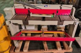 Sheet metal guillotine - W 1560 x D 900 x H 1060mm - approx 500kg