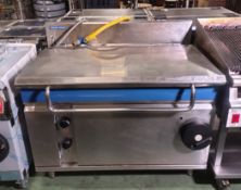Blue Seal stainless steel manual tilting gas bratt pan - W 1200 x D 985 x H 1070mm