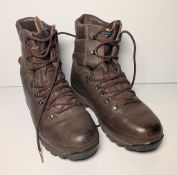 100x pairs of Grade 2 Various combat boots - may include Magnum, YDS, Haix - mixed sizes