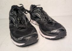 40x Grade 2 paired trainers - mixed sizes