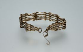 A 9ct gold gate link bracelet missing ring fastening: d. x 6cm 4.87g