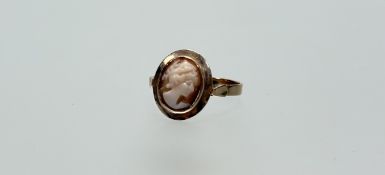 A 9ct gold shell carved portrait cameo ring in rub over setting: l. x 1.2cm N 1.56g