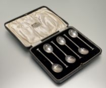 A set of six Birmingham silver seal handled coffee spoons in original black velvet-lined case: l.