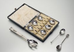 A set of six London silver seal handled tea spoons in original fitted case: l. x 10cm London 1930