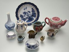 A collection of various small decorative wares comprising, a graduated pair of italian pitchers, a
