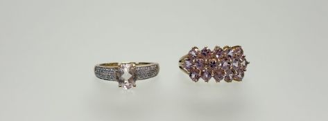 A modern 9ct gold ring set three rows of pink circuar facet cut stones N/O 4g and a 9ct gold oval