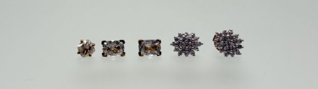 A pair of 9ct gold stud earrings set clear stones: d. x 0.5cm 3.06g together with a pair of 9ct gold