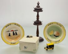 A Crown Devon honeycomb trinket dish cover with a bee formed knop (marked verso) (h-11cm w14cm), a
