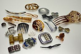 A quantity of various sized early 20thc faux tortoiseshell / light and dark brown hair combs /clips,