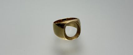 A 18ct gold signet ring shank missing panel with engraved internal initials and date: h. x 1.9cm